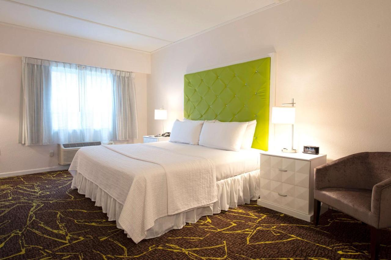 The Roslyn, Tapestry Collection By Hilton Hotell Exteriör bild