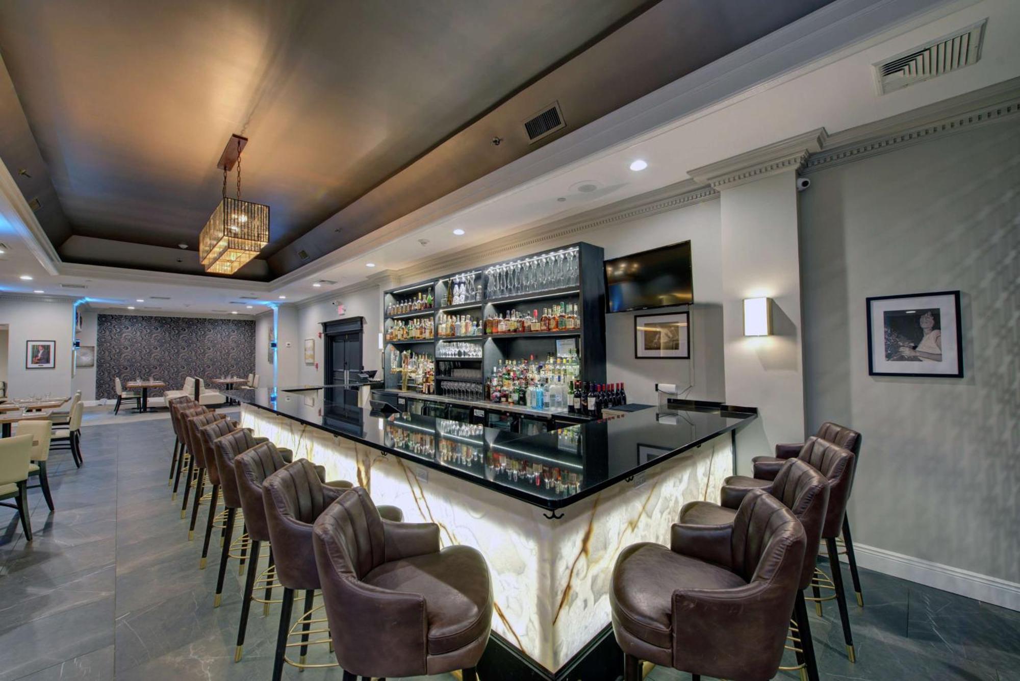 The Roslyn, Tapestry Collection By Hilton Hotell Exteriör bild
