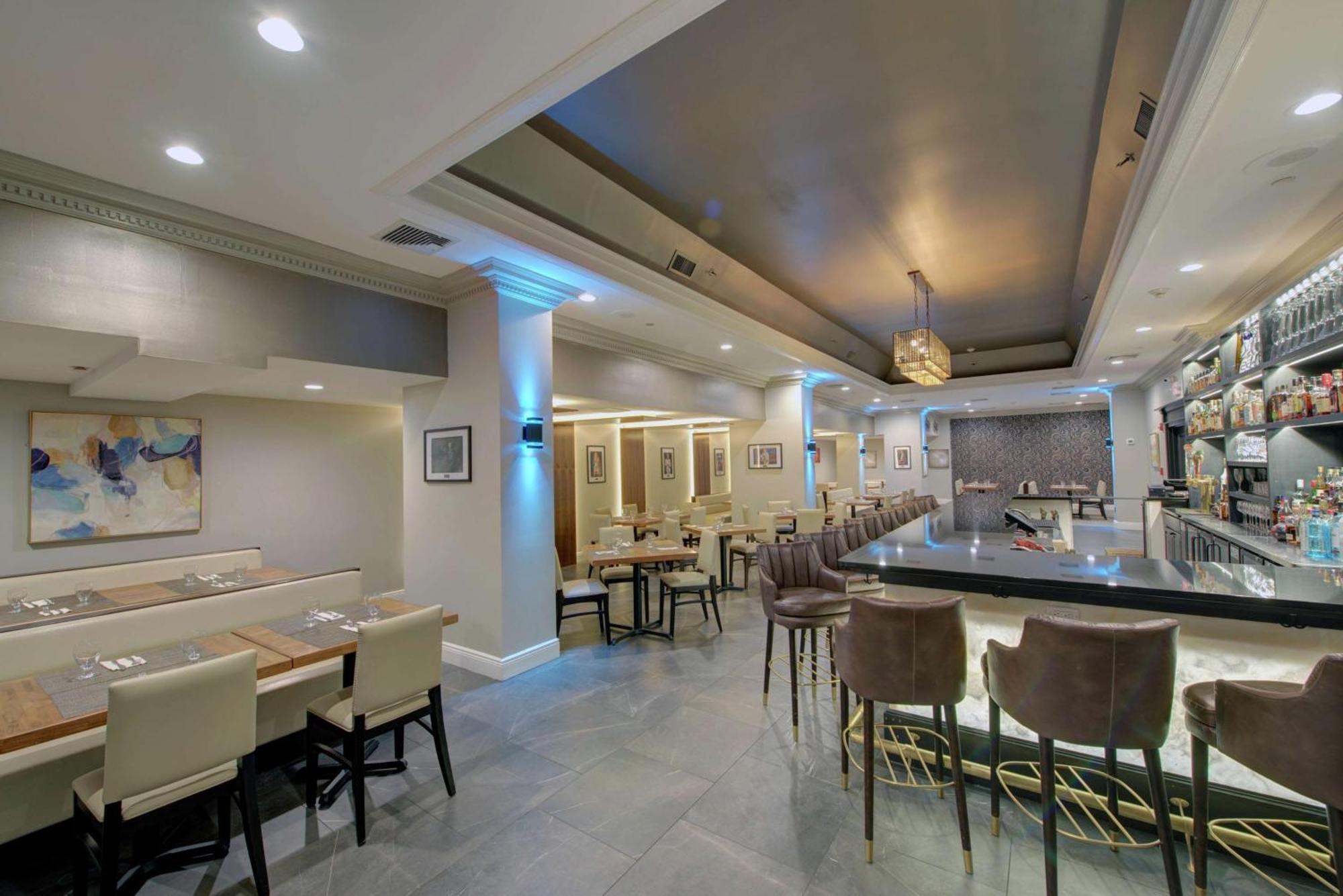 The Roslyn, Tapestry Collection By Hilton Hotell Exteriör bild