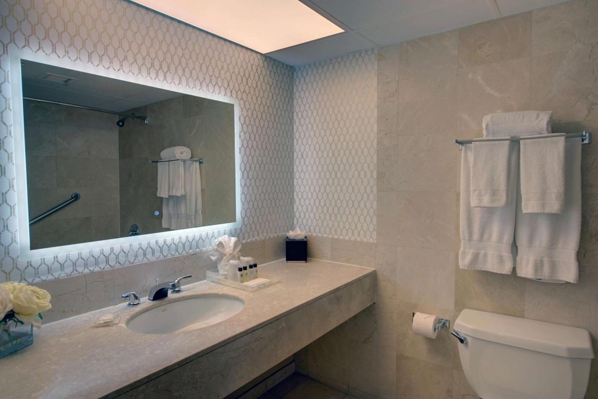 The Roslyn, Tapestry Collection By Hilton Hotell Exteriör bild