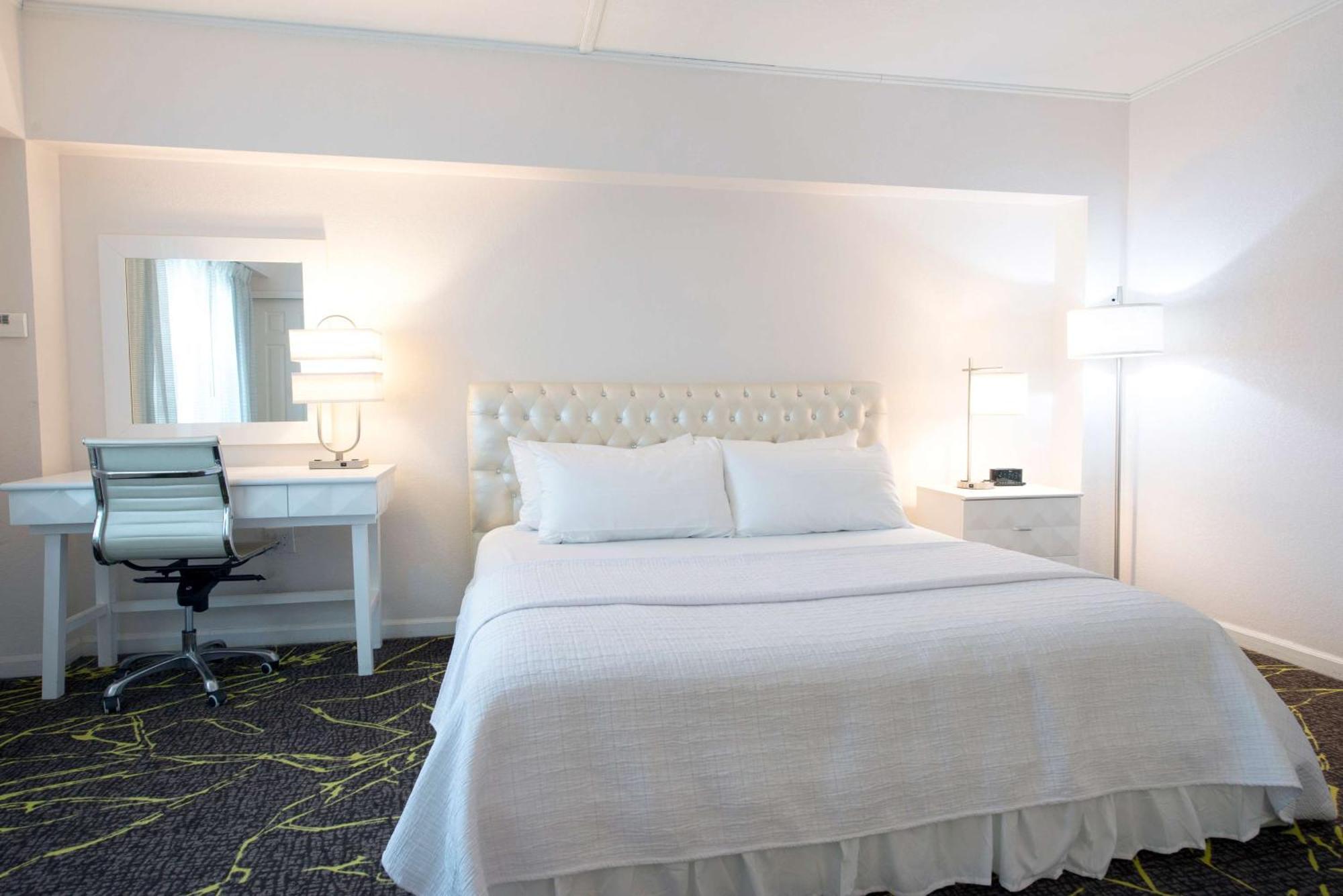 The Roslyn, Tapestry Collection By Hilton Hotell Exteriör bild
